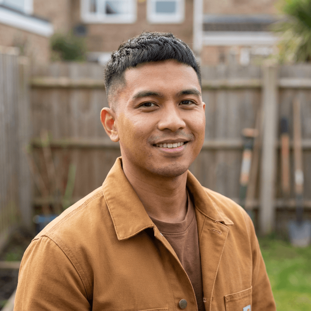 male customer smiling at 3C store counter